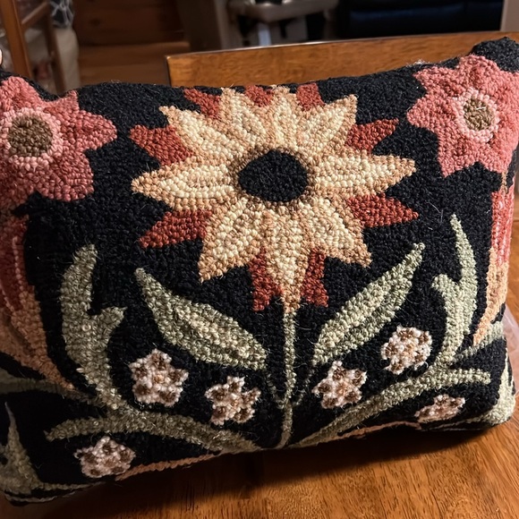 100% Wool Hooked Folk Art Pillow - Picture 3 of 6